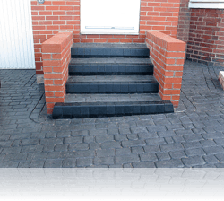 Tiered Boot Kerb Steps in Country Cobble